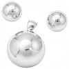 Set stříbrných kulatých šperků: přívěsek a náušnice, elegantní design, lesklý povrch, ideální pro každodenní nošení.